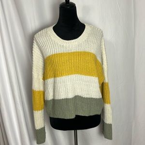 NWOT Moon & Madison cropped sweater L